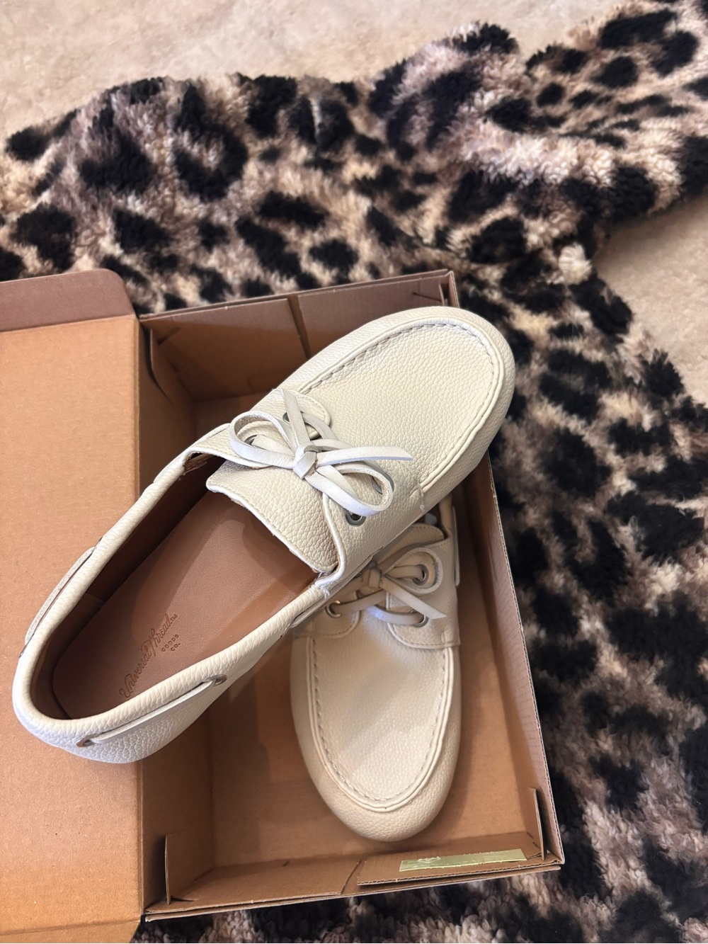 Universal Thread Off-White Midge Flats